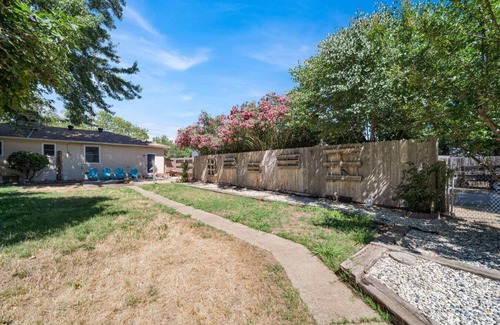 Redding House | Comfortable home near river access trail