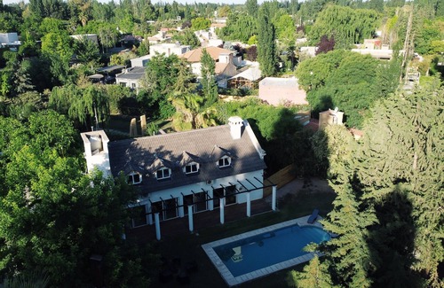 Chacras de Coria House | Comfortable house with swimming pool and garden in warehouse area