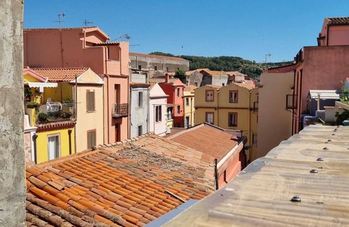Bosa Historic Centre House | Comfortable house 1 rooms and one bathroom. Large terrace