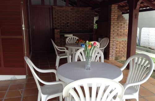 Cachoeira do Bom Jesus House | Comfortable house 80 meters from the beach, safe, easy access, and air conditioning!