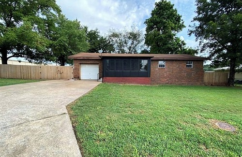 Tahlequah House | Comfortable House in Tahlequah, OK