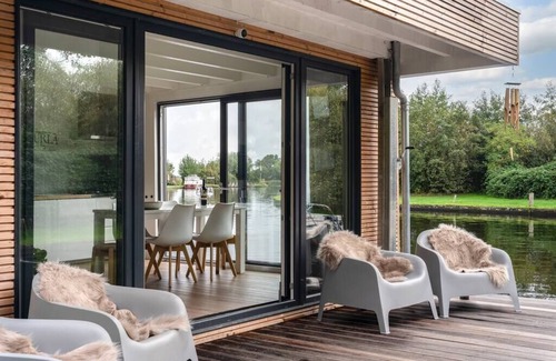 Oud Ade Boat Rental | Comfortable houseboat 6p, location Kagerplassen