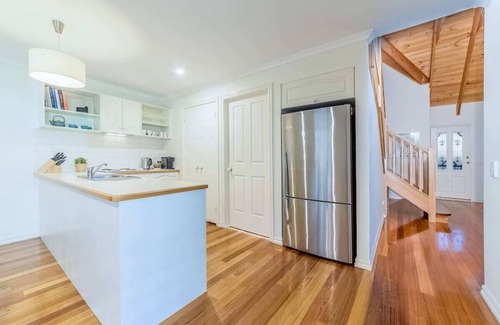 Silverleaves House | Comfortable large family home, pet friendly, short stroll to beach