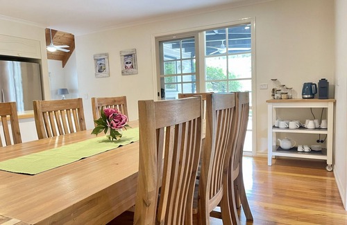 Silverleaves House | Comfortable large family home, pet friendly, short stroll to beach