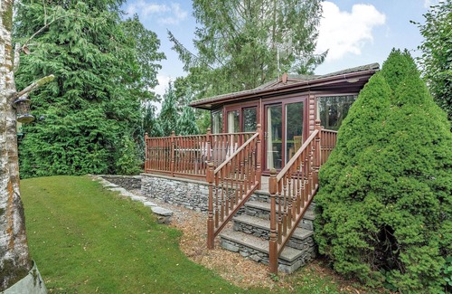 Bondgate Within Ski Chalet | Comfortable lodge with one double with en suite shower and one twin.