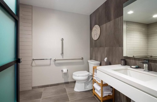 Center City West Hotel | Comfortable Luxurious Suite with Kitchen Near Philadelphia Museum of Art