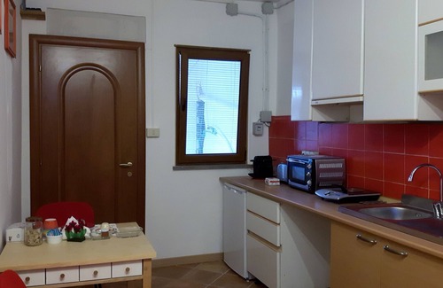 Lake Bracciano Apartment | Comfortable mini-apartment surrounded by the greenery of a large garden.