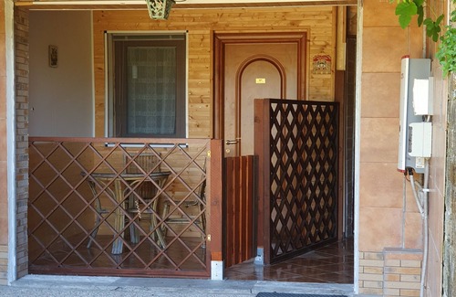 Lake Bracciano Apartment | Comfortable mini-apartment surrounded by the greenery of a large garden.