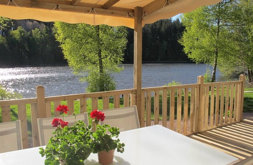 Moux-en-Morvan House | Comfortable mobile home with terrace on the edge of fishing ponds; small boat.