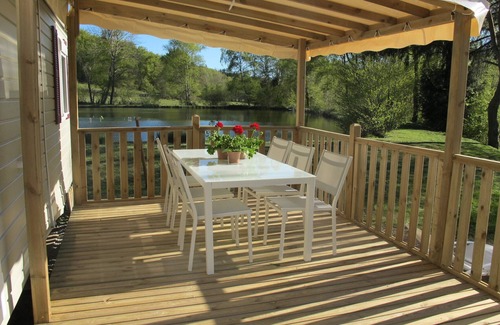 Moux-en-Morvan House | Comfortable mobile home with terrace on the edge of fishing ponds; small boat.