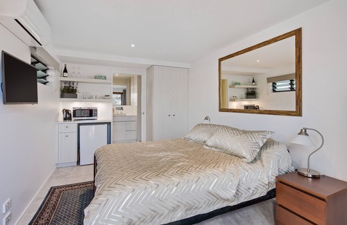 Woolloongabba Apartment | Comfortable, modern, private studio close to CBD