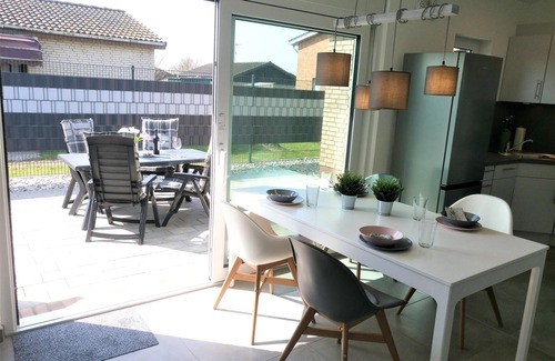 Warwerort House | Comfortable new-build vacation home directly on the North Sea (only 150 m) free of visitor's tax