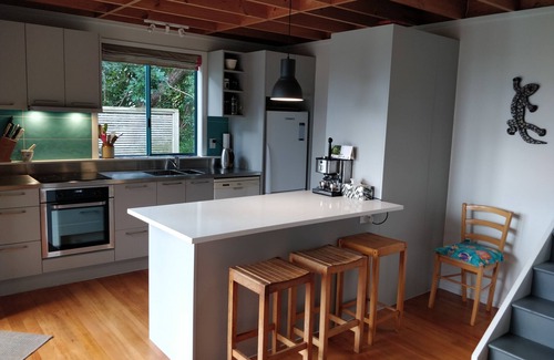 Piha House | Comfortable North Piha family beach-house