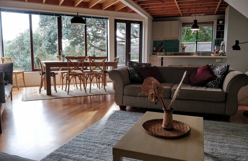 Piha House | Comfortable North Piha family beach-house