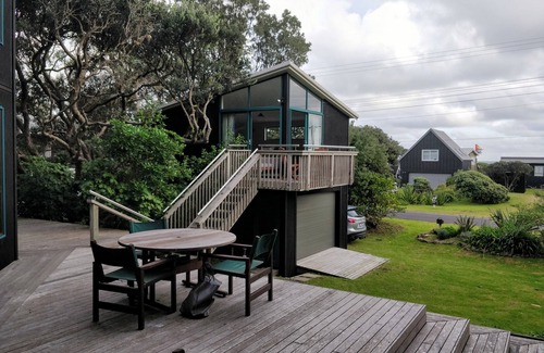 Piha House | Comfortable North Piha family beach-house