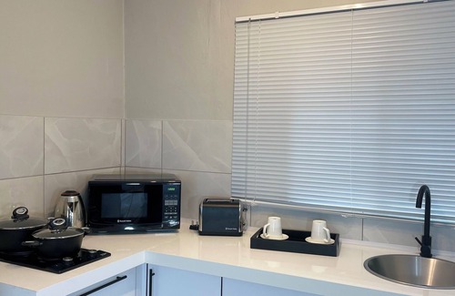 Greater Johannesburg Metropolitan Area Cabin | Comfortable Open-Plan Studio Stay — 36 On Blougom, Midrand