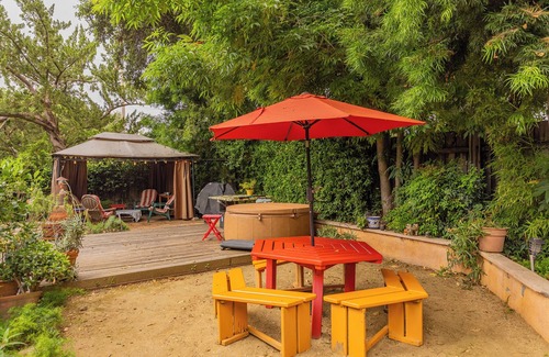 Ojai House | Comfortable, pet-friendly 2-bedroom plus office home in gorgeous Ojai. 30+days.