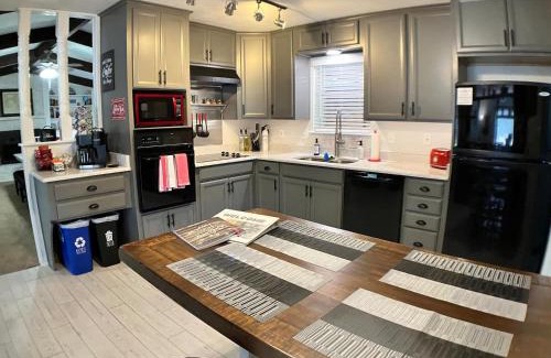 Denton House | Comfortable Quiet Retreat In Convenient Location