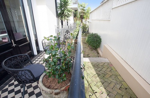 Glebe Apartment | Comfortable Renovated Studio Close To City
