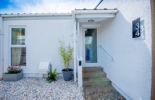 Llanteg House | Comfortable retreat in Narberth, 2 miles from beach, countryside views, walks