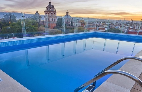 Centro Historico House | Comfortable Room Ideal for Business Travelers Near Convention Center