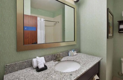South Bend Hotel | Comfortable Room w/Sofa Bed & Hot Breakfast Included – Ideal for Families