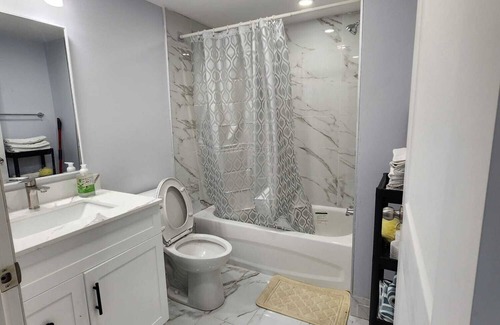 Whitby House | Comfortable Room with shared bathroom and kitchen in the heart of the city.