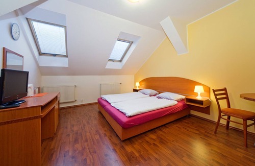 Holesovice Apartment | Comfortable rooms with private bathroom 15 minutes walk from the old town