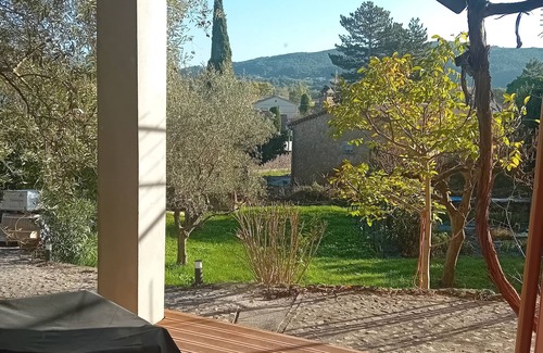 Vaison-la-Romaine Apartment | Comfortable studio with swimming pool in Vaison-la-Romaine - close to all amenities