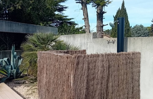 Vaison-la-Romaine Apartment | Comfortable studio with swimming pool in Vaison-la-Romaine - close to all amenities