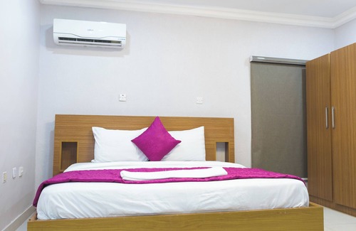 Somolu Apartment | Comfortable Single Room in Central Lagos Amethyst