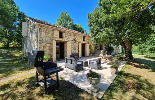 Castelsagrat Cottage | Comfortable space and well decorated