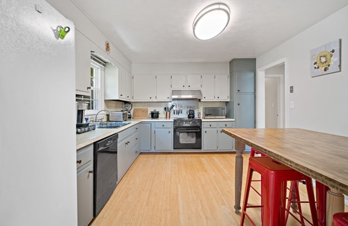 State College House | Comfortable & Spacious 5BD/3BA - Walk to State College HS and 5 min Uber to PSU
