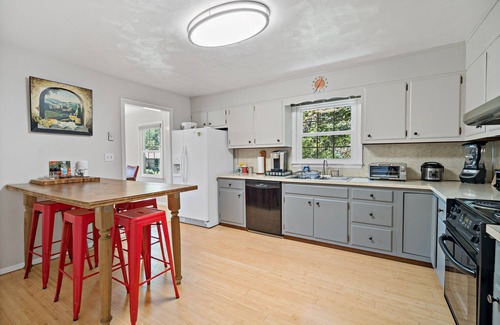 State College House | Comfortable & Spacious 5BD/3BA - Walk to State College HS and 5 min Uber to PSU