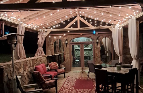 Bristol House | Comfortable spacious vacation get away. Four fireplaces, front porch and patio.