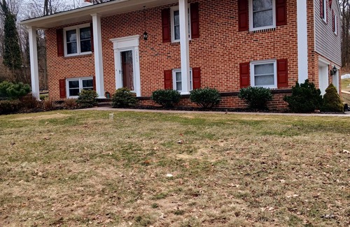 Narvon House | Comfortable Split Level with Hot Tub, High Speed Internet