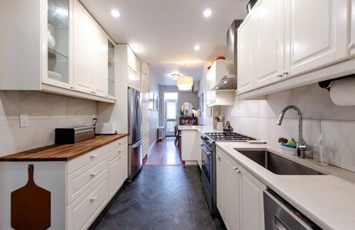 Kensington House | Comfortable Stay in Historic, Brooklyn Brownstone