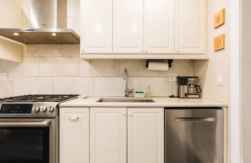 Kensington House | Comfortable Stay in Historic, Brooklyn Brownstone