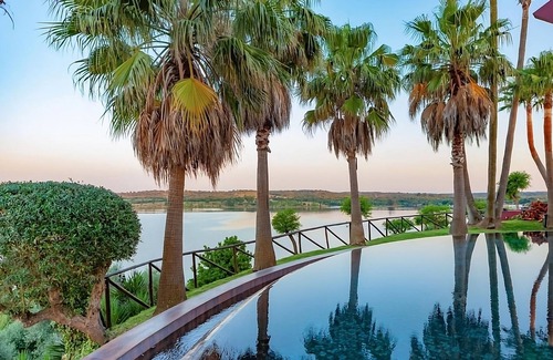 Ponte de Sor House | Comfortable Stay! Lake View, Outdoor Swimming Pool, Complimentary Parking!