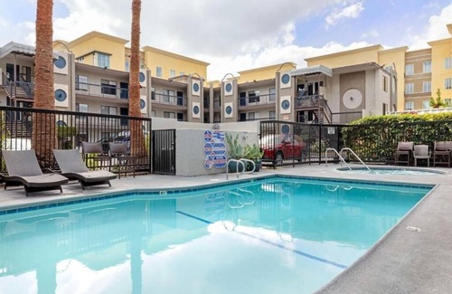Anaheim Resort Hotel | Comfortable Stay w/Free Parking Near Magical Disneyland