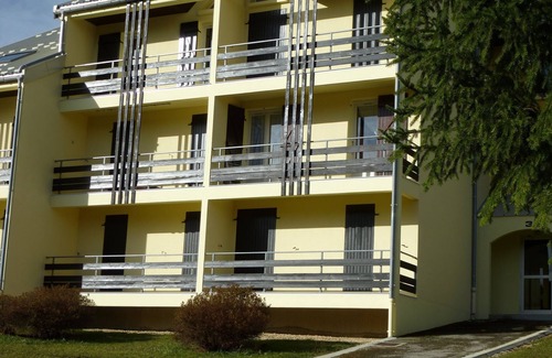Premanon Apartment | Comfortable studio, east-facing balcony, beautiful nature view, cellar, parking.