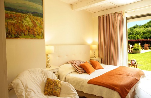 Forcalquier House | Comfortable studio in Provencal farmhouse with pool & spa