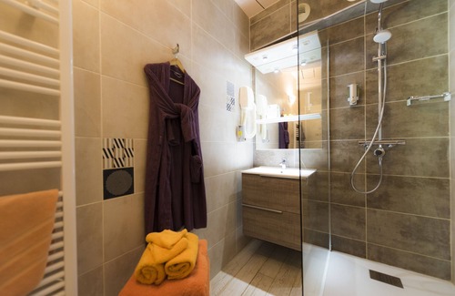 Forcalquier House | Comfortable studio in Provencal farmhouse with pool & spa