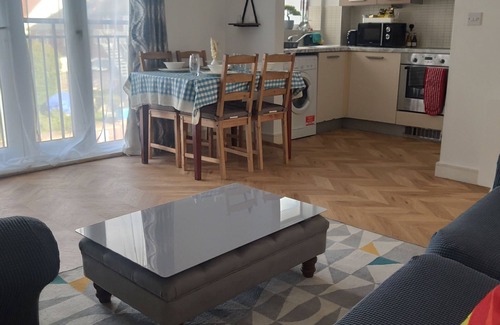 Colchester Apartment | Comfortable stunning 2-Bed Apartment in Colchester