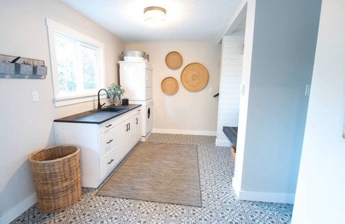 Regional District of Nanaimo House | Comfortable, Super Stylish and close to the Beach (1-6 guests)