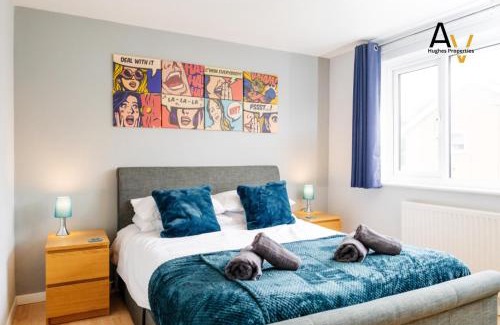 Northampton House | Comfortable Two-Bedroom House - Garden, Driveway, Perfect for Business & Leisure Stays By AV Hughes Properties