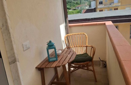 Ortonovo Apartment | Comfortable two-room detached apartment a stone's throw from the sea in the green hills.