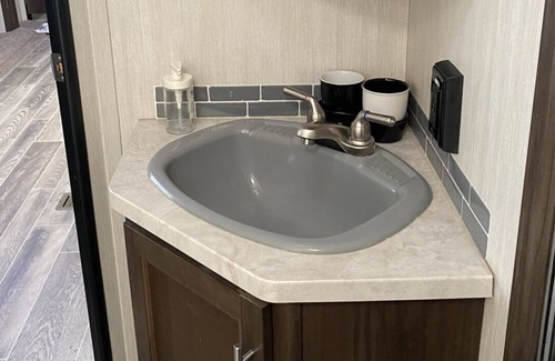 Taylor Creek House | Comfortable Updated RV Camper