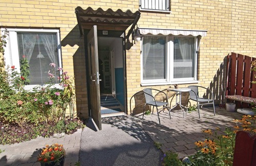 East Visby Apartment | Comfortable vacation apartment with terrace facing east and west.