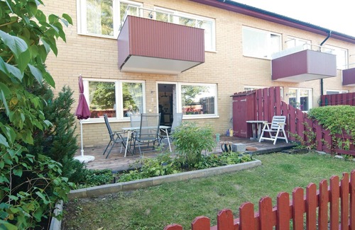 East Visby Apartment | Comfortable vacation apartment with terrace facing east and west.